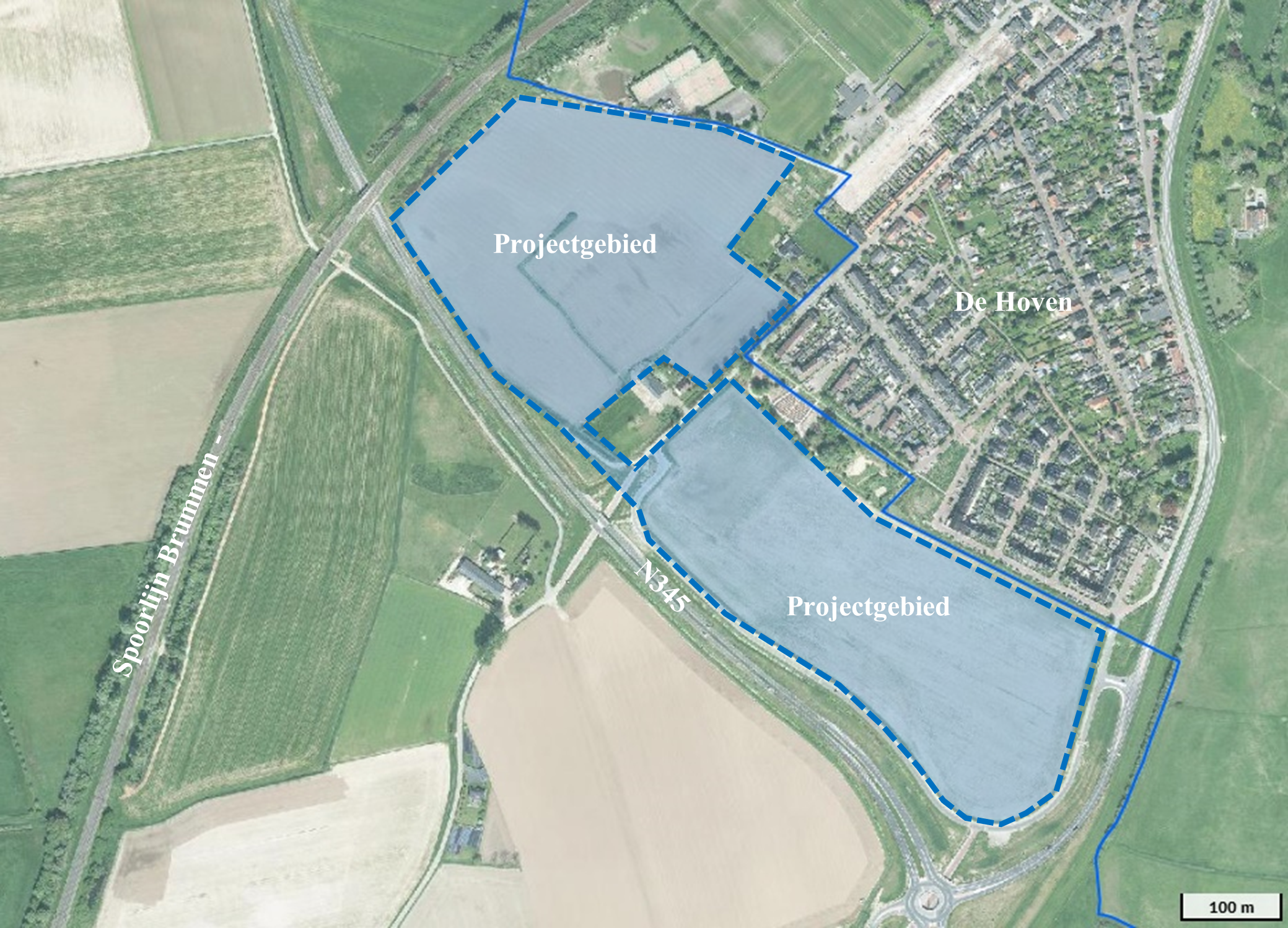 Een luchtfoto waarop de globale begrenzing van het verkenningsgebied is aangegeven: het agrarische gebied tussen De Hoven, de spoorlijn Brummen–Zutphen, de Kanonsdijk en de provinciale weg N345.